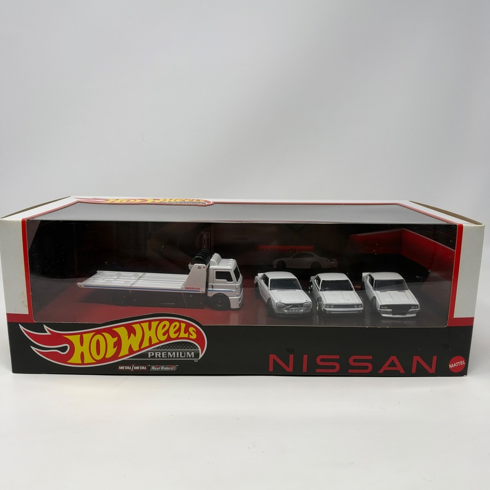 Hot Wheels Premium Nissan Diorama Set Fleet Street Skyline 2000GT-R LBWK